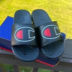 NWT CHAMPION SLIDES SIZE 3